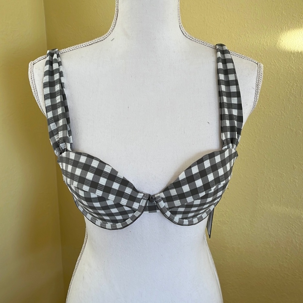 NWT Gianni Bini swimsuit top size S